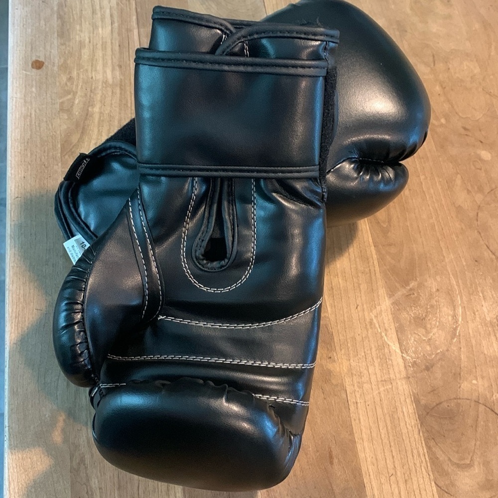 AMA Boxing Gloves Black 10 oz Sparring MMA boxing lessons amateur kick boxing - Picture 2 of 10